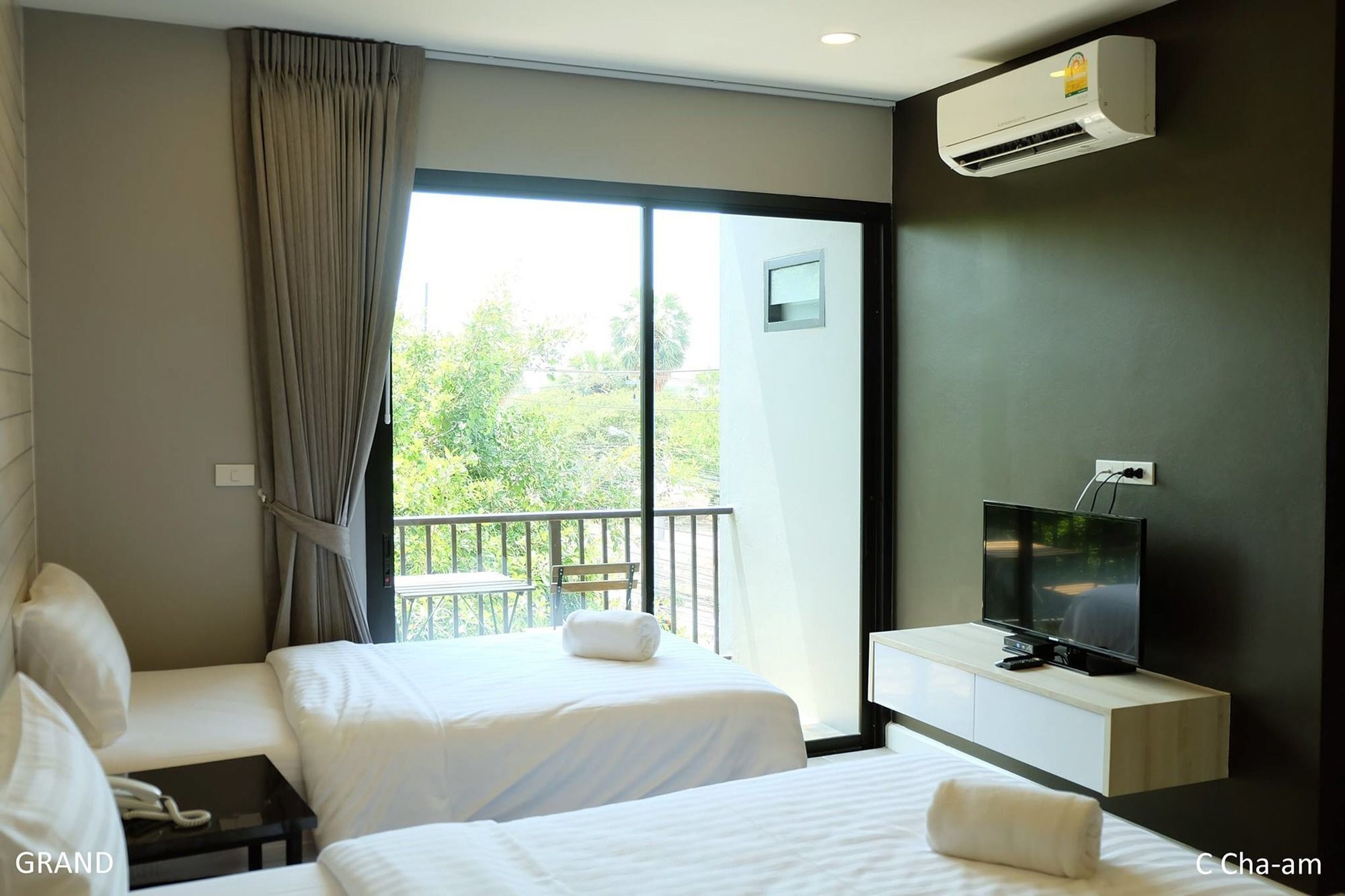 C Cha-Am Hotel Exterior photo
